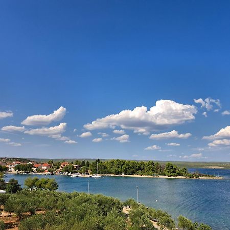 Apartment Petra Raslina Екстер'єр фото