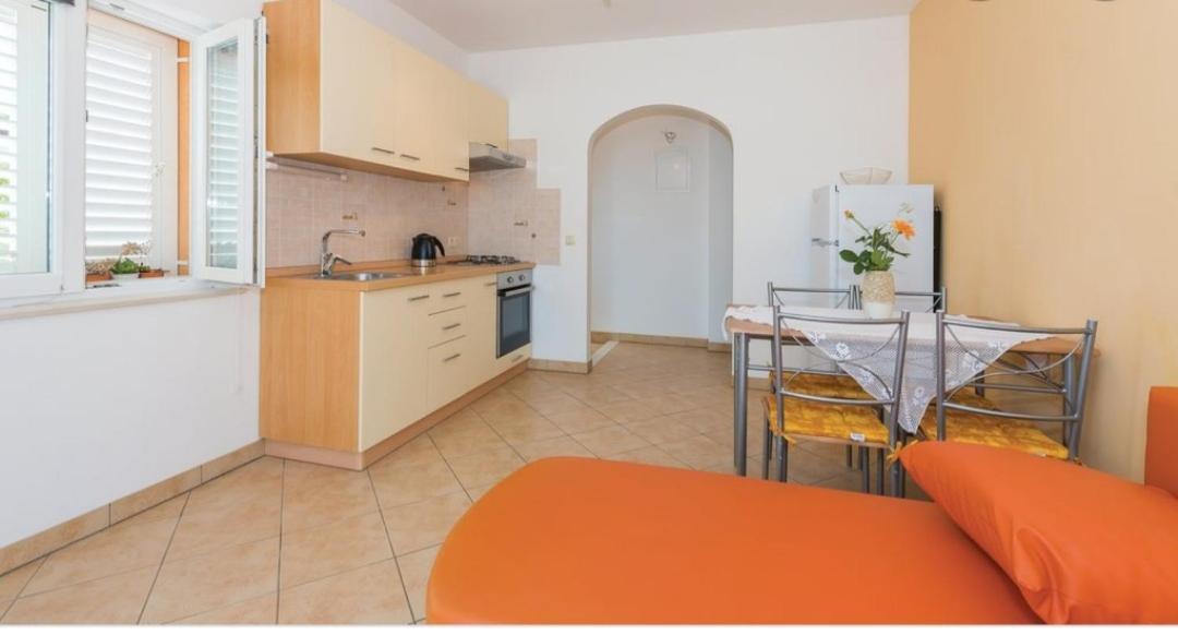 Apartment Petra Raslina Екстер'єр фото