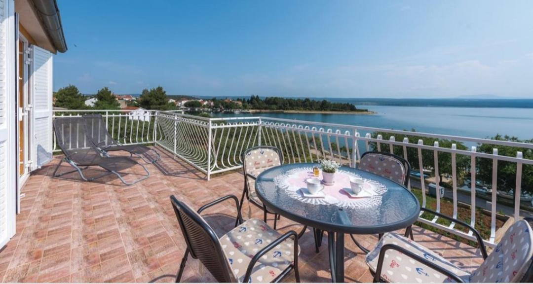 Apartment Petra Raslina Екстер'єр фото