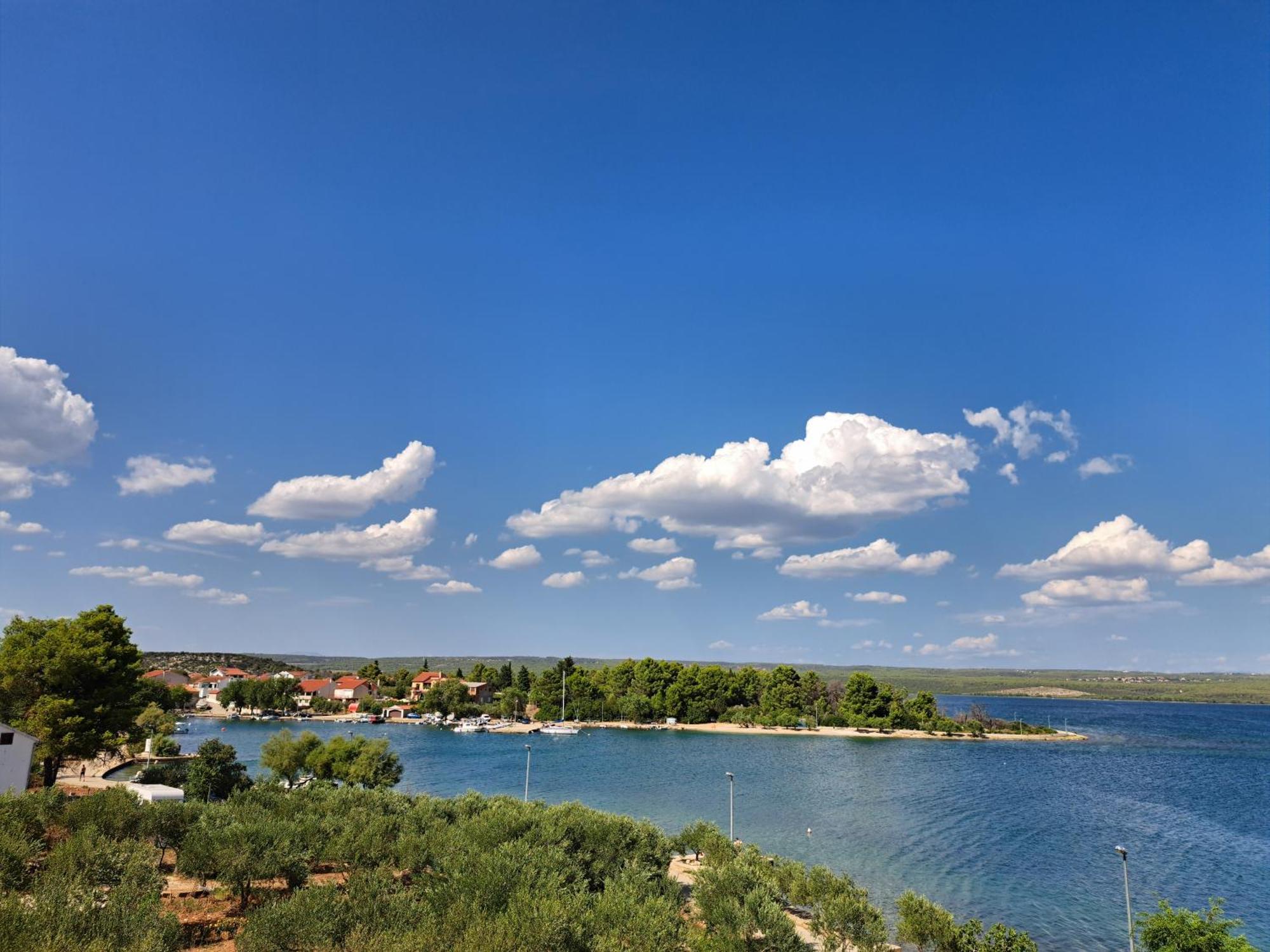 Apartment Petra Raslina Екстер'єр фото