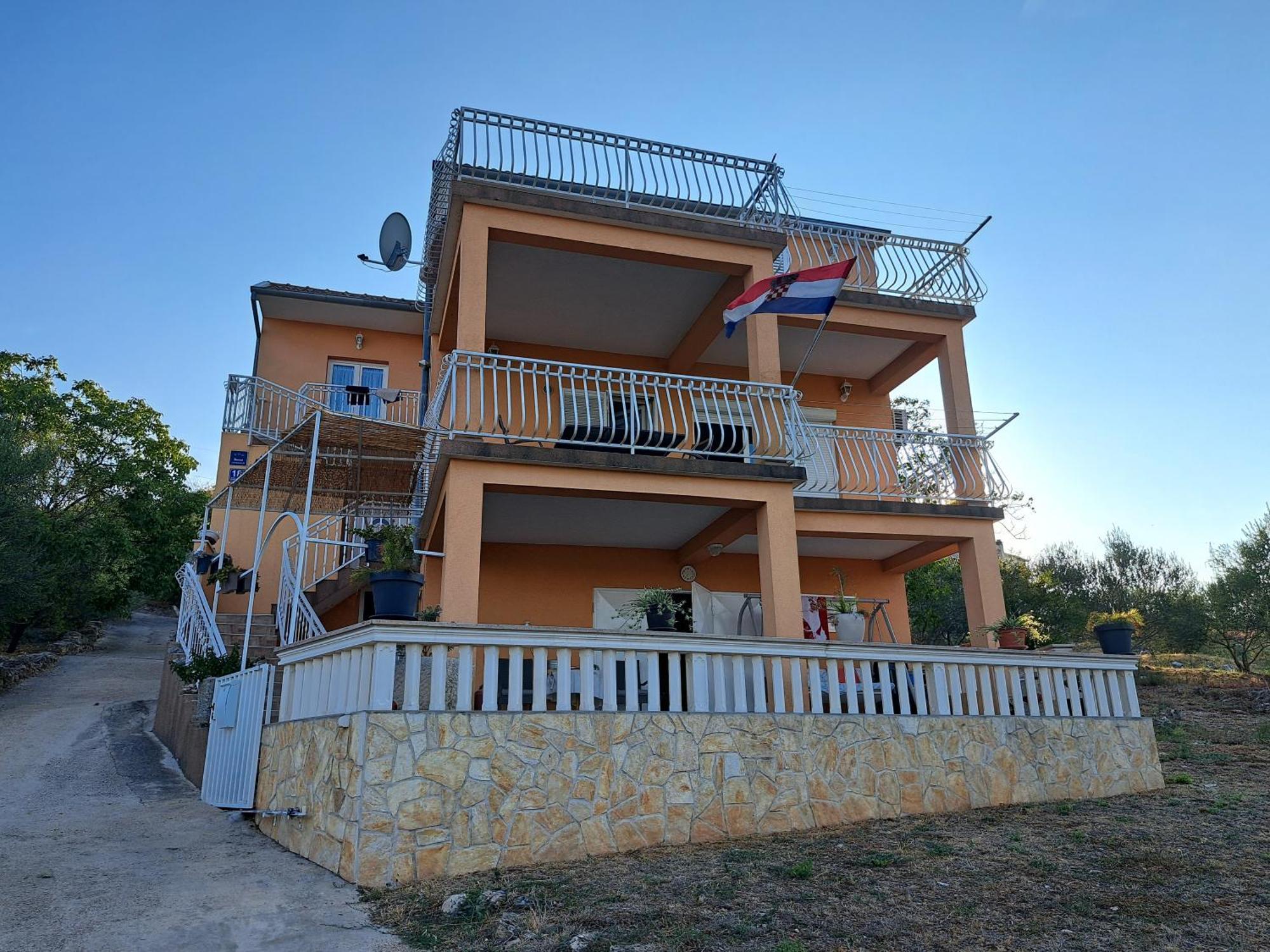 Apartment Petra Raslina Екстер'єр фото